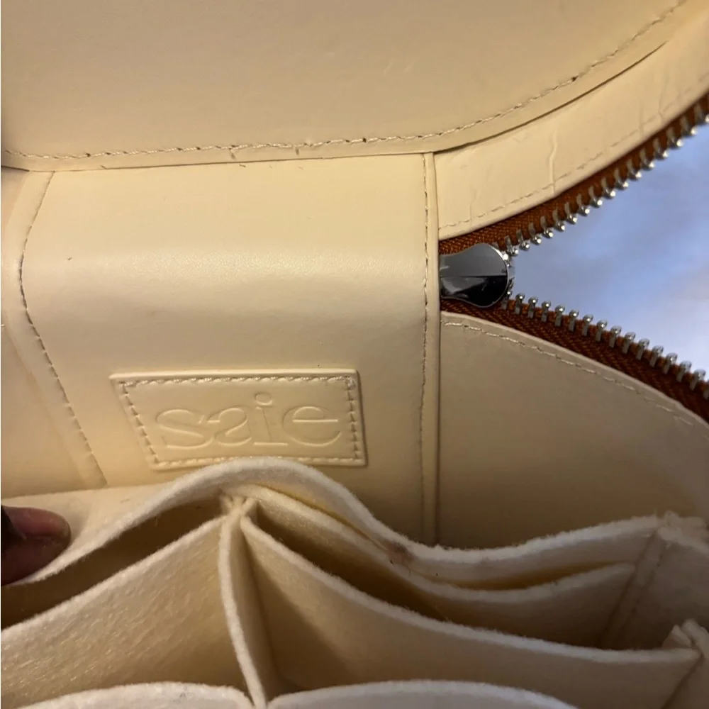 Saie Vanity Case Makeup Bag/ Travel
Cosmetic Bag -Brown . PRICE IS FIRM - Picture 4 of 15